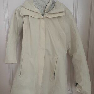 NWT Patagonia Tres Parka